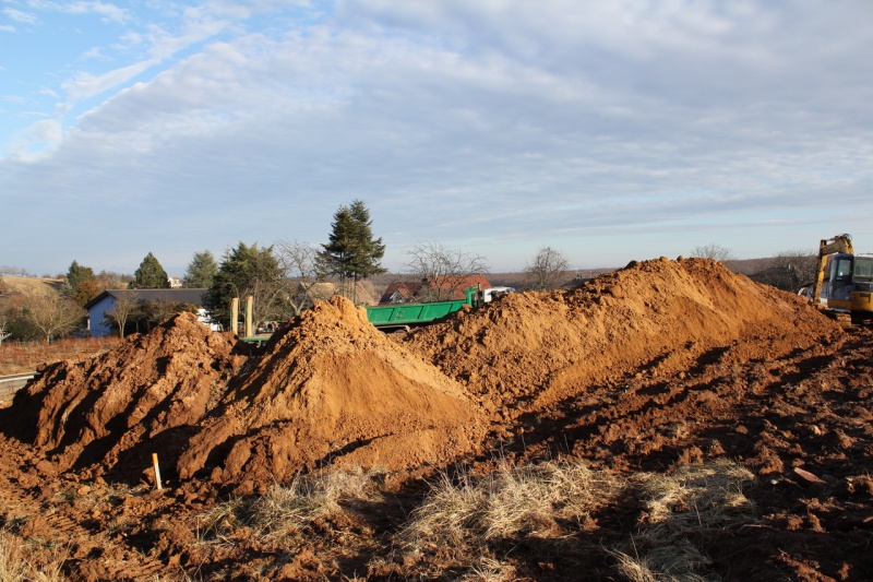 Tas de terre inerte sur un chantier, pour une valorisation des déchets optimale